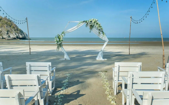 La Isla Pranburi Beach Resort