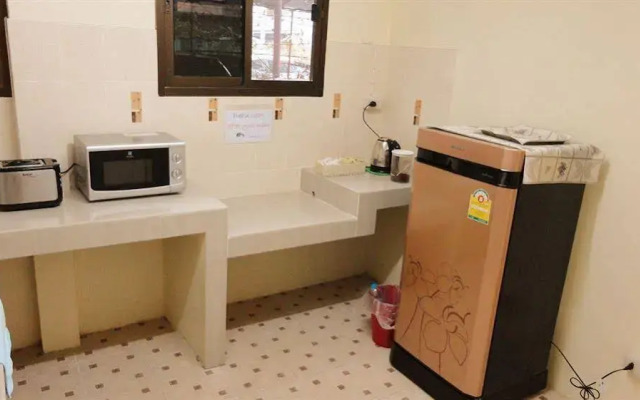 Baan Sathorn Backpacker Hostel