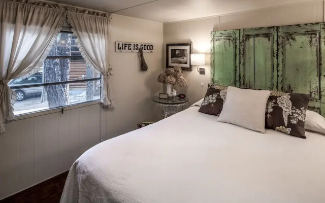 Rogers Roost - Three Bedroom Cabin