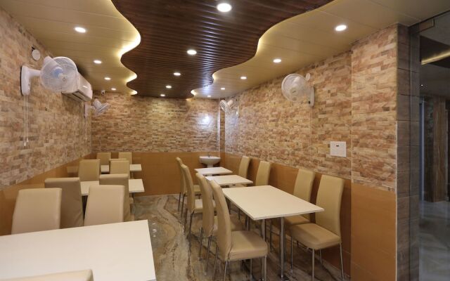OYO 14373 Shree Krishna Hotel