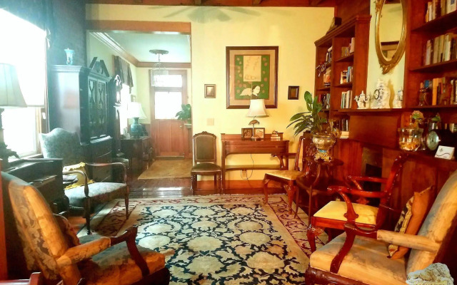 Lion's Inn Bed and Breakfast