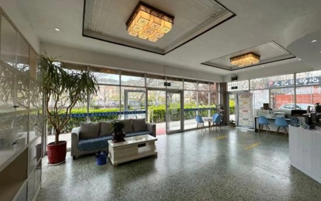 Lushanju(威海麓山居酒店（北山路葡萄滩海水浴场店）)