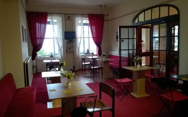 Elsinore Hotel