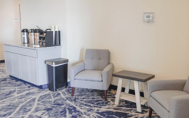 Iron Creek Inn & Suites