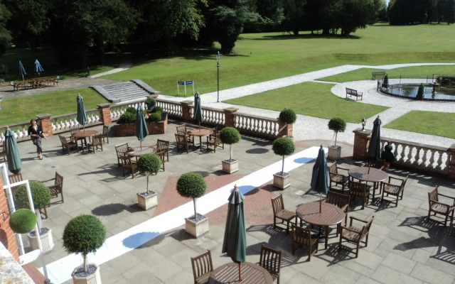 Oakley Hall Hotel