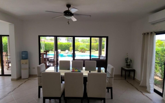 Spacious Private 7 Bedroom - Bachelor s Welcome