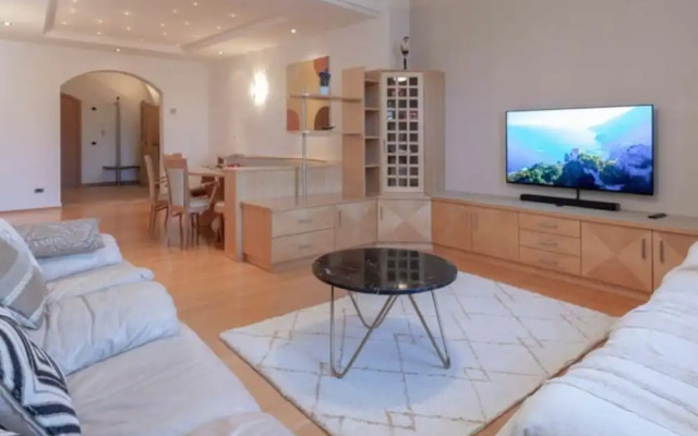 Perwanger Modern Retreat