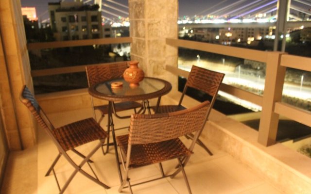 Elegant Modern & Style Hillview Balcony