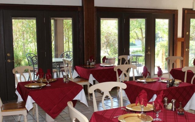 Castle Creek Inn