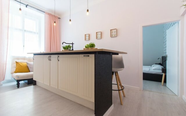 Ruzova Apartment By Easybnb