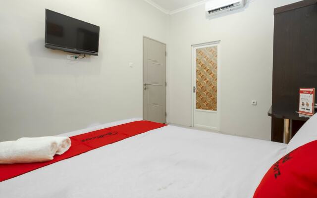 Reddoorz near Terminal Joyoboyo