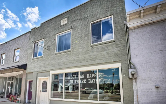 Updated Williamstown Apartment With Kitchen!