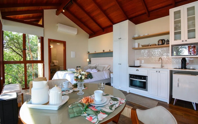 Charmosa Suíte em Sambaqui