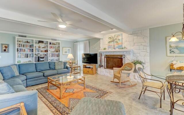 Dog Friendly Oceanfront Beach House by RedAwning