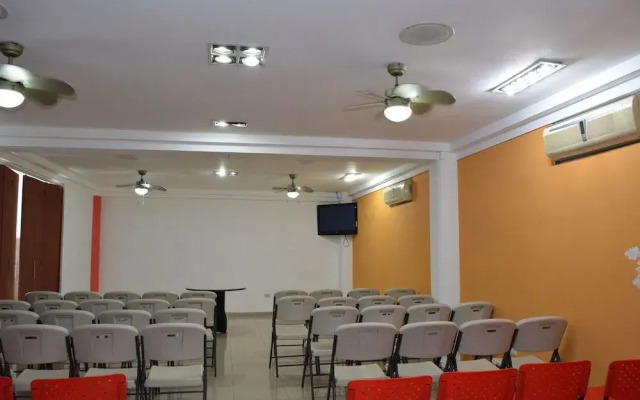 Отель Windsor Plaza