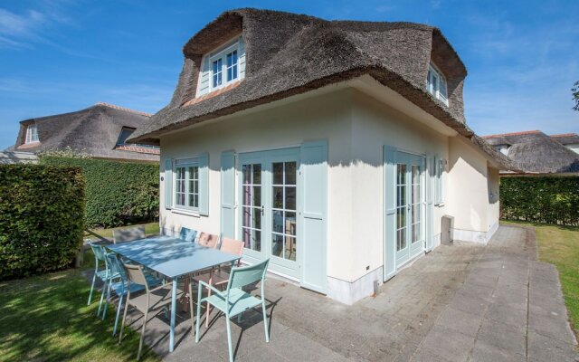 Thatched Villa With Dishwasher, sea at 1 km. in Domburg