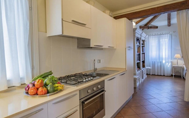 Lo Squero 3 Apartment With Balcony in Dorsoduro