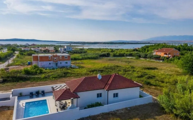 Luxury Villa Sabun with Pool & Hot Tub