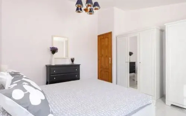 Sunny House El Roque