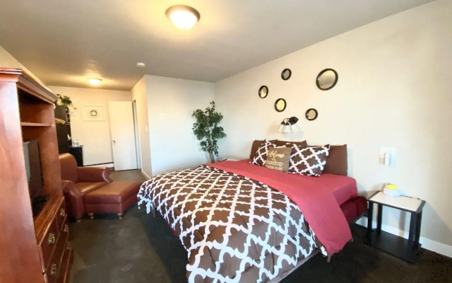 Roundtop Mountain Vista - Cabins and Motel