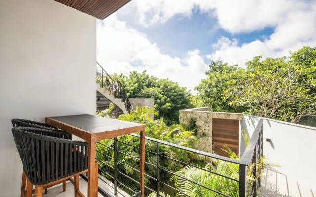 Luxurious 6BR Clifftop Villa, 5 Minutes to Bingin