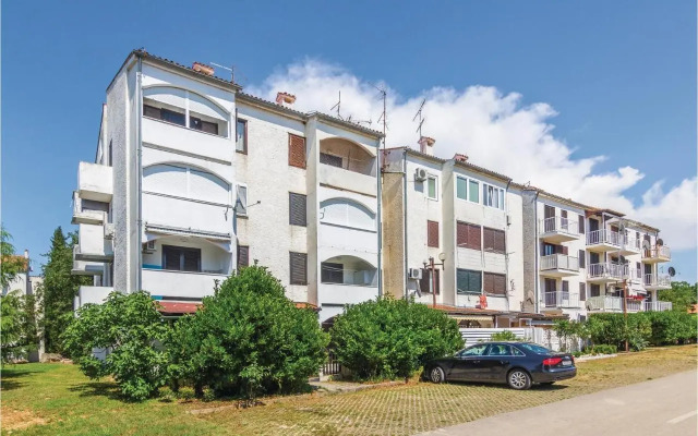 Two-Bedroom Apartment in Cervar Porat
