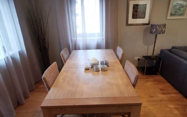 Bright, Modern Apartment - Royal Mile