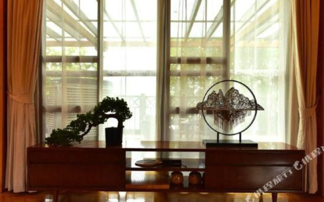 Midea Egret Lake Car Theme Hotel