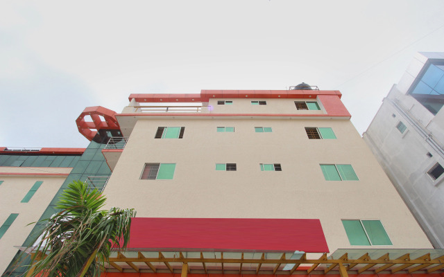 OYO 15965 Hotel Nandi Gateway