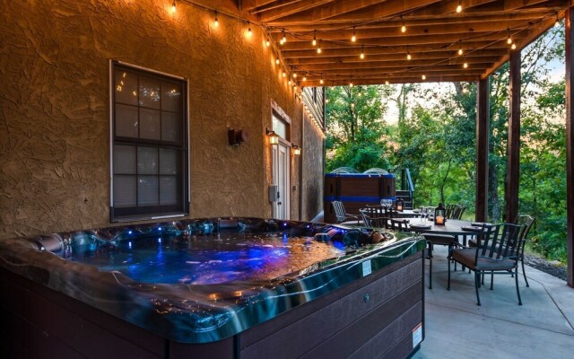Grand Mountain Getaway 8 Bedroom Home by Redawning