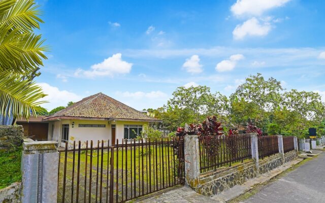 OYO Life 92694 Kost Nino