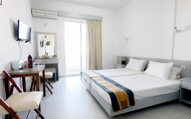Lefteris Insta-worthy Studio With Balcony
