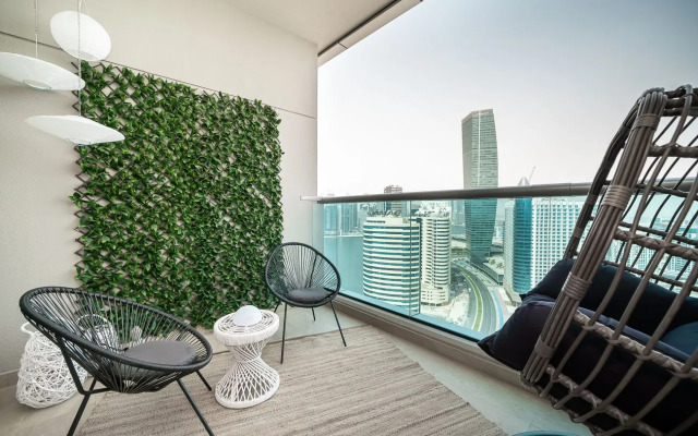 Charming Apt. With Views In Business Bay