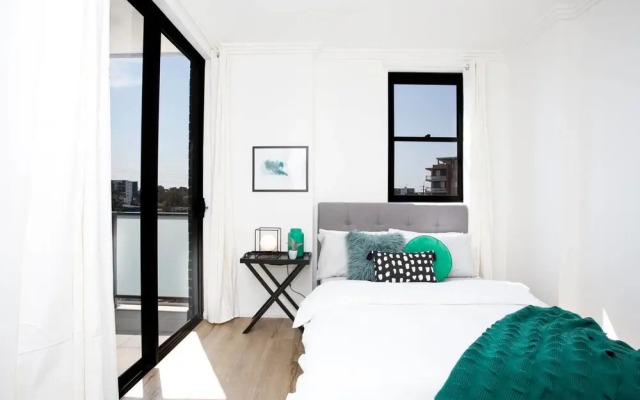 Designer Executive Apartment + Parking near Train