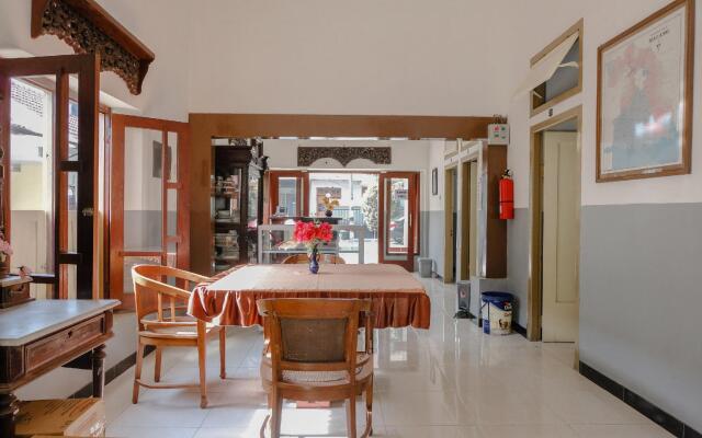 OYO 1028 Garuda Residence