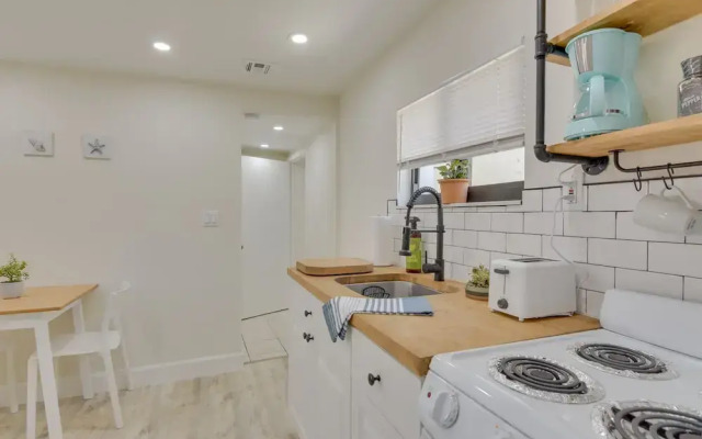 Nifty Miami Apartment ~ 5 Mi to Downtown!
