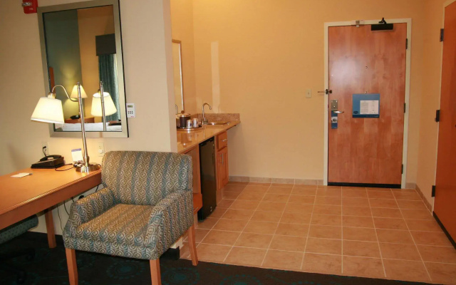 Hampton Inn & Suites Canton