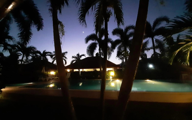 Smile House & Pool