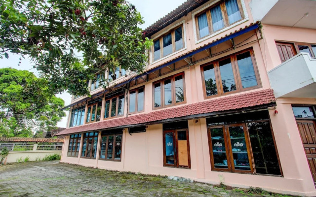 OYO 92329 Sewu Mas Hotel