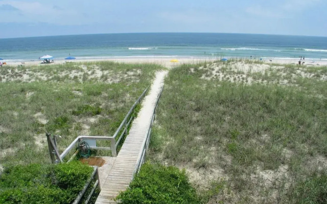 Beach House Inn and Suites