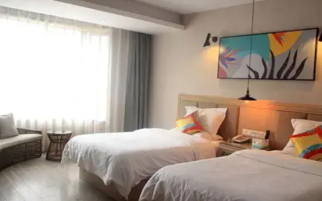 Pai Hotel (Xinchang Qixing Residential District Branch)