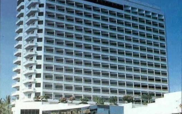 Royal Twins Palace Hotel