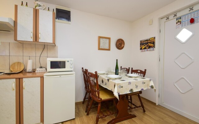 Apartments Mira Vir