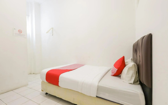 OYO 1111 Pasar Baru Inn