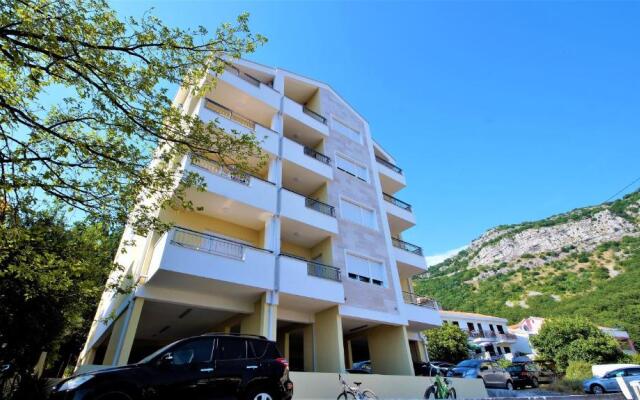 Aleksa Lux apartment Budva