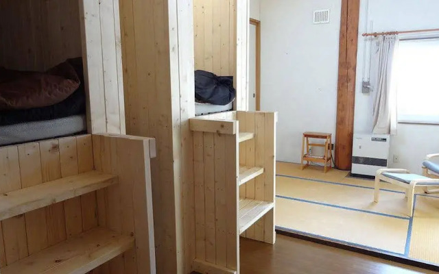 No Track - Hostel