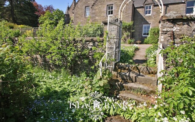 Isla Bank House