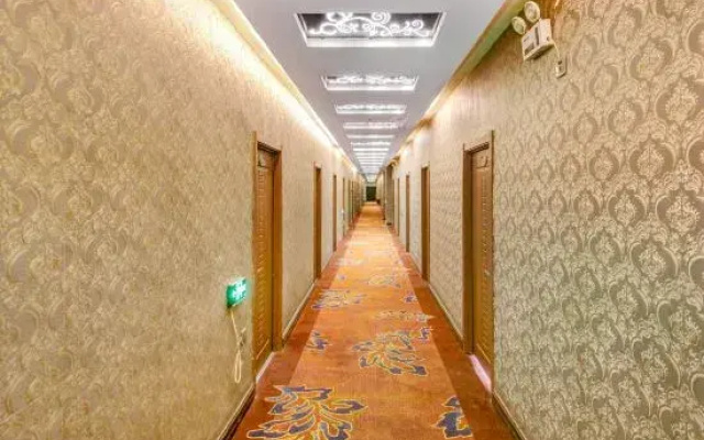 Harbin Xinxulong Business Hotel (Government Grand Plaza)