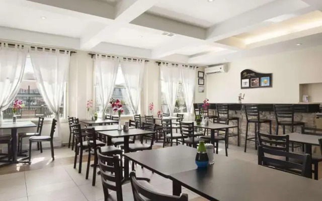 Days Inn Montreal East