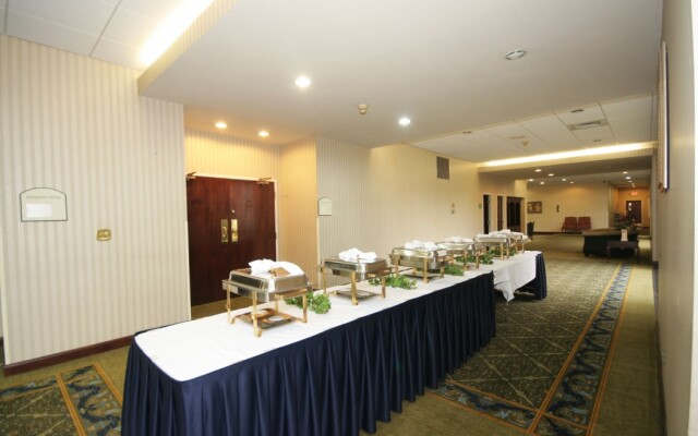 Holiday Inn Hotel Statesville-I-77 Exit 49a